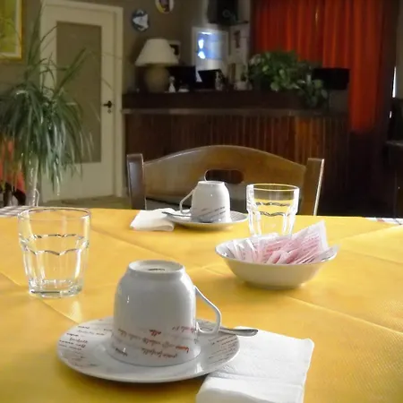 La Regina Di Adrano Oda ve Kahvaltı 3*