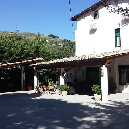 La Regina Di Adrano Oda ve Kahvaltı 3*